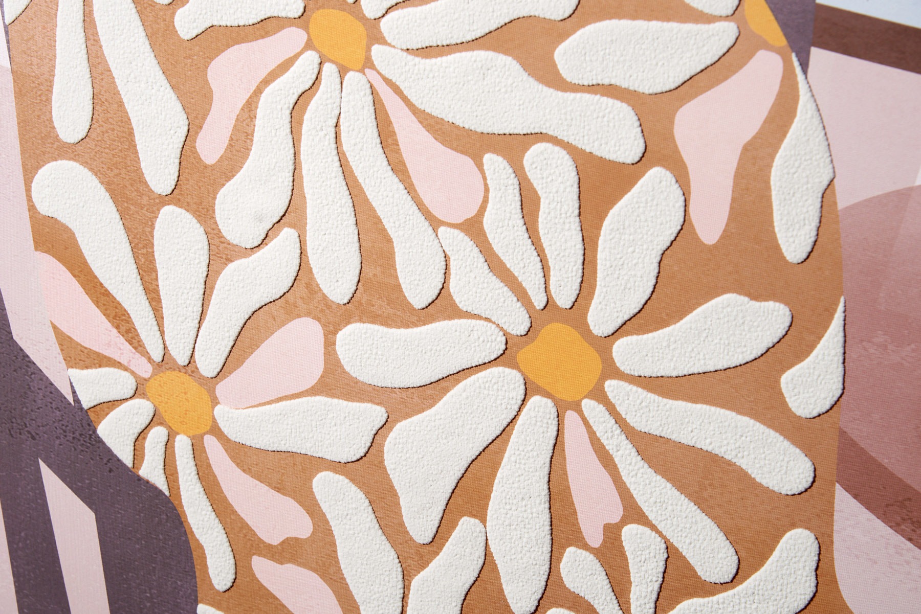 L’Oca Nera – Quadro con cornice donna con vestito a fiori – 80×100 cm - immagine 2
